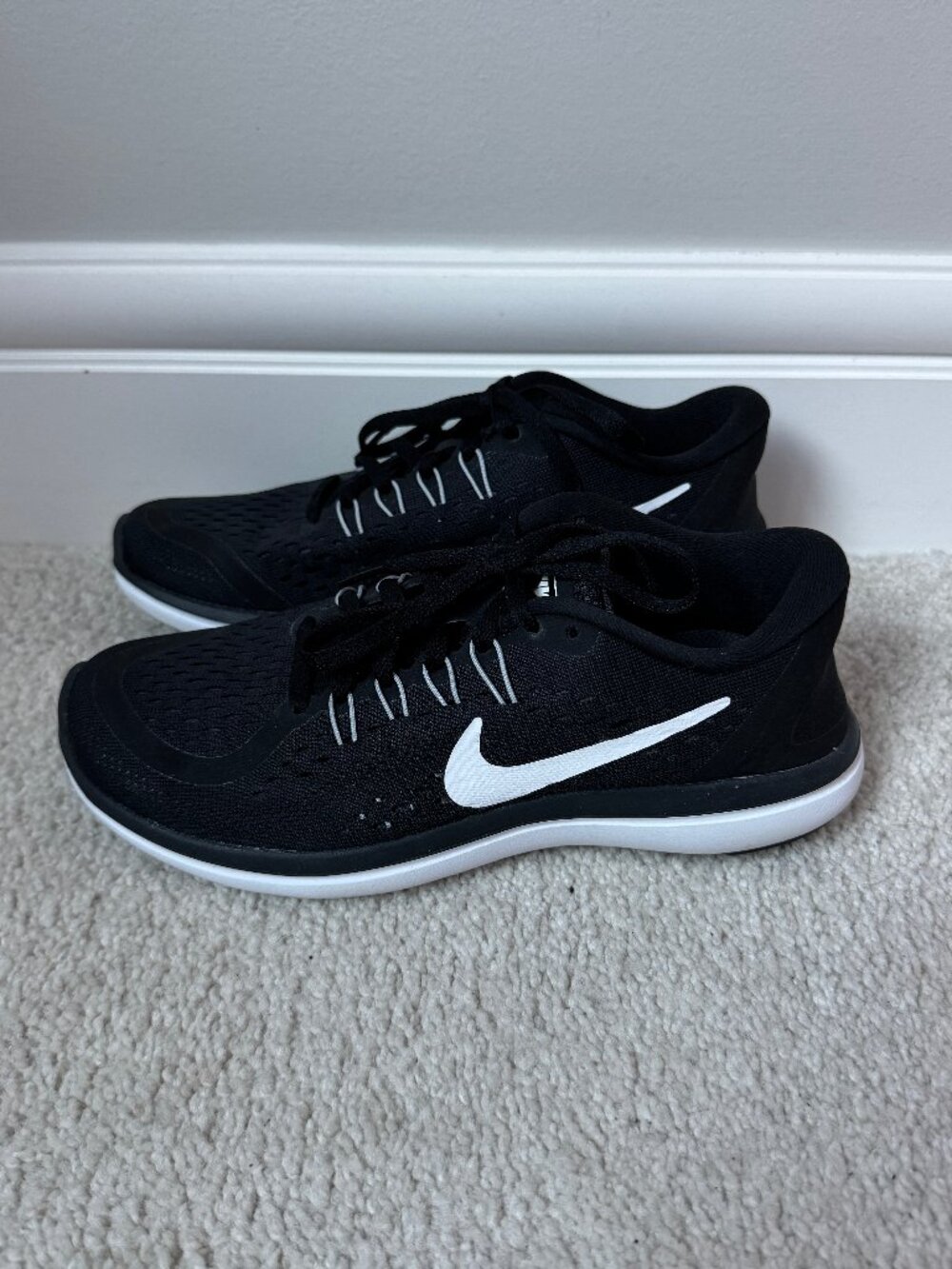 Black Nike Flex 2017 Run Womens, Size 6